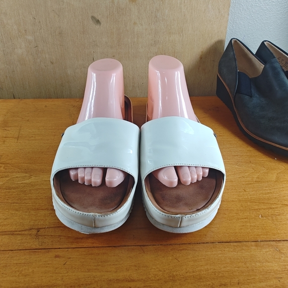 UGG Jane Patent Slip On Sandals in Womens size 9 white Slide sandals  1101071 - Picture 1 of 9